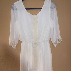 White 3/4 sleeve dress with lace on sleeves